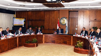 وزير البترول يتابع الموقف التنفيذى لمعدلات إنتاج الزيت الخام