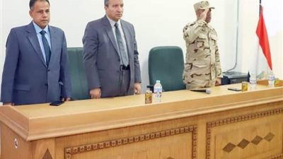 رئيس جامعة السويس يشهد حفل ختام دورة التربية العسكرية بالجامعة 