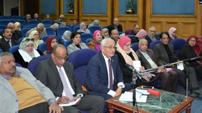 رضا حجازى يشدد على وصول الكتب لكل المدارس وسد العجز فى المعلمين