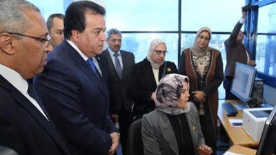 وزير التعليم العالي يشهد حفل ختام المدارس الصيفية والشتوية  وتطوير المعامل المركزية بمدينة الأبحاث العلمية والتطبيقات التكنولوجية ببرج العرب 