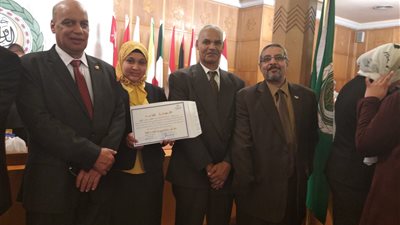  عاجل| جامعة الدول العربية تكرم رحاب طالبة الأقصر .. صور 