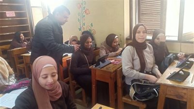بدء توزيع التابلت لطلاب الأول الثانوي بـ