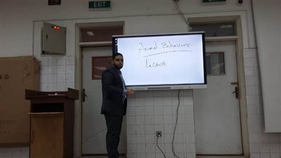 تدريب أعضاء هيئة التدريس فى هذه الجامعة على طرق استخدام الشاشات التفاعلية