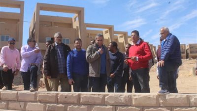 نائب وزير الإسكان للمشروعات القومية يتفقد مشروعات مدينة أسوان الجديدة