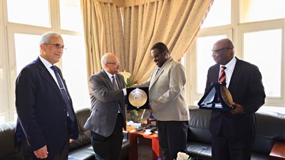 الجامعة البريطانية تستقبل أمين 