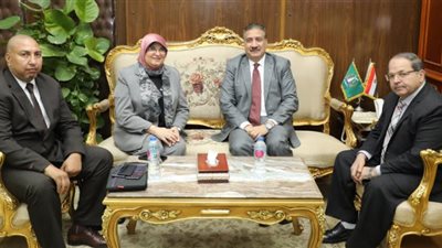 محافظ المنوفية يلتقي بمنسقي مبادرة 