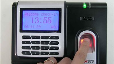 عاجل.. قرار جديد من التعليم بشان تطبيق منظومة الحضور والانصراف على المعلمين بطريقة البصمة الالكترونية