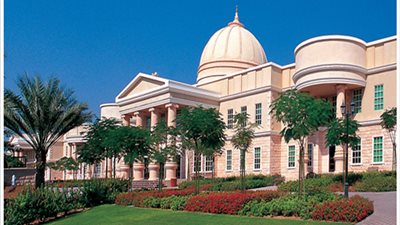 عاجل| الجامعة الأمريكية بدبي تعلن عن وظائف جديدة لأعضاء هيئة التدريس 