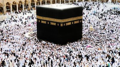  رسميا.. السعودية تمنع رحلات العمرة وزيارة المسجد النبوي خوفا من كورونا 