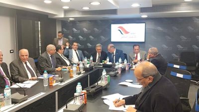 نقيب المعلمين يشارك فى الحوار المجتمعى حول قانون الإدارة المحلية