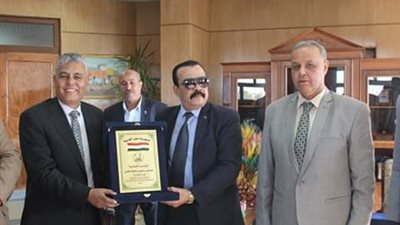 رئيس جامعة جنوب الوادي يستقبل وفد النقابة العامة للعاملين بالتعليم العالي والبحث العلمي