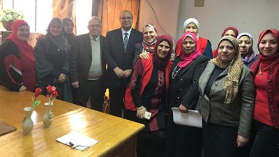 وزير التعليم العالي يتلقى تقريرًا بشأن الكشف المبكر عن سرطان الثدي للعاملات بالوزارة