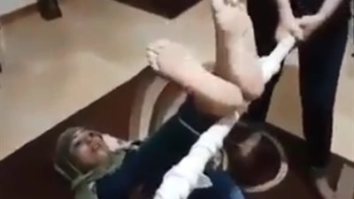 فيديو لمعاقبة طالبه بالضرب على قدميها يثير غضب مواقع التواصل الاجتماعى