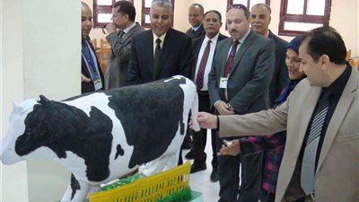 رئيس جامعة جنوب الواد يفتتح معرض للمجسمات العلمية بمؤتمر علم الأنسجة وبيولوجيا الخلية الثالث بجامعة جنوب الوادي