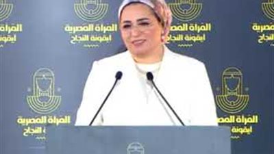 قرينة الرئيس تكرم مدير مركز تطوير المناهج بوزاره التربية والتعليم