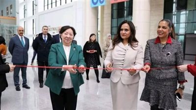 سفيرة مصر بكازخستان تفتتح معرض 