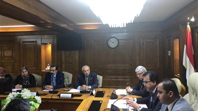 وزير التعليم العالي يجتمع مع رؤساء ونواب اتحادات الطلاب الجامعية لتفعيل دور الاتحادات الطلابية فى التوعية والوقاية من فيروس كورونا
