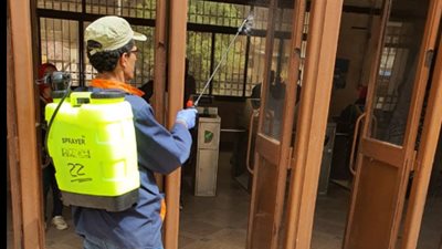 مترو الأنفاق : توزيع كمامات طبيه على العاملين و مرتادى مرفق مترو الأنفاق بالخطوط الثلاثة في أوقات الذروة 