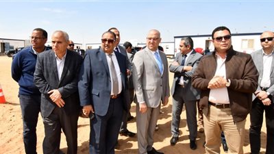 وزير الإسكان يقوم بجولة موسعة بـ٦ أكتوبر لتفقد مشروعات المرافق وتطوير محاور الطرق الرئيسية وأعمال ترفيق أراضى 