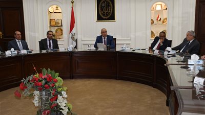 وزير الإسكان يتابع الموقف التنفيذى لسد ومحطة 