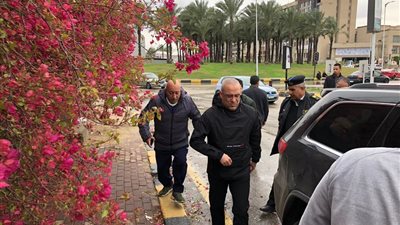 وزير الإسكان فى مواقع التعامل مع الأمطار الغزيرة بمدينتى 6 أكتوبر والشيخ زايد