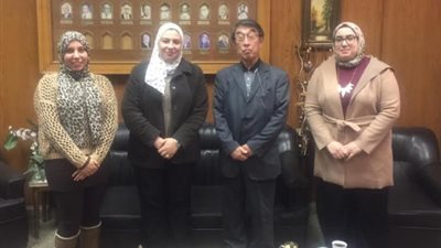 عميد ألسن عين شمس تستقبل الفنان الياباني الحاصل على جائزة محافظ طوكيو في الفن التقليدي الياباني