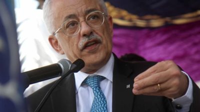 أهم الأخبار| شوقي : المعلم له مواعيد اثناء فترة تعليق الدراسة للرد علي استفسارات الطلاب.. السيسي: علاوة دورية للعاملين المخاطبين بقانون الخدمة المدنية بنسبة 7 % و 12 % لغير المخاطبين 