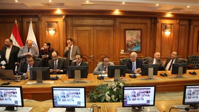 عبدالغفار يتابع الدراسة فى الجامعات من خلال التعليم عن بُعد