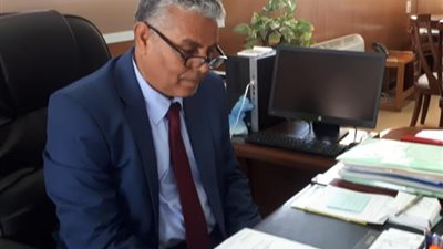 رئيس جامعة جنوب الوادى يتابع خطة وزارة التعليم العالى للتعليم عن بعد