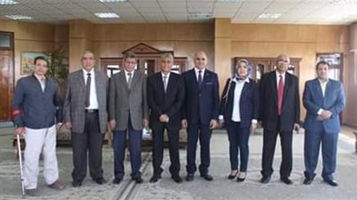 رئيس جامعة جنوب الوادى بستقبل فريق لجنة الدعم الفني لتأهيل كلية العلوم للاعتماد