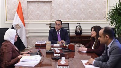 رئيس الوزراء يلتقي وزيرة الصحة لمتابعة الإجراءات الحُكومية لمجابهة انتشار فيروس كورونا المُستجد