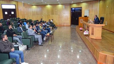 رئيس جامعة سوهاج يجتمع بمجلس اتحاد الطلاب لمناقشة إجراءات تعطيل الدراسة