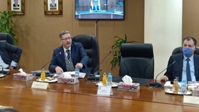 الملا يكلف بمراجعة موقف مشروعات التكرير الجديدة لمواجهة تحديات فيروس كورونا 