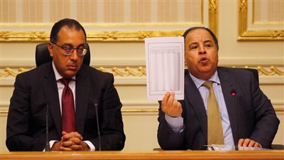 أهم الأخبار| وزير المالية: صرف العلاوات الدورية 7% من الأجر الوظيفي و12% من المرتب الأساسي و 375 جنيها حافز إضافى.. وزير المالية: 46.7 مليار زيادة جديدة لمخصصات التعليم جنيه بالموازنة الجديدة.. وزيرة 