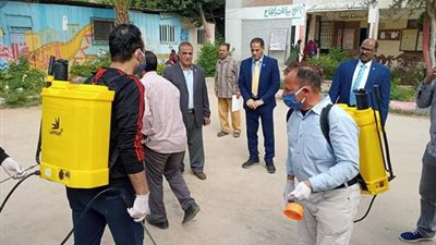 نقابتا المعلمين بالقاهرة الجديدة والبساتين تعقم مدارس تسليم شريحة التابلت للطلاب