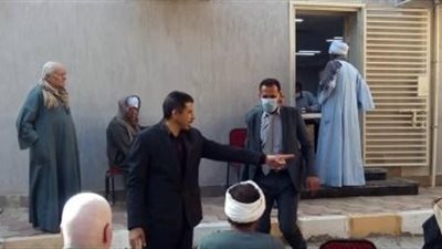 محافظ سوهاج: صرف المعاشات لكبار السن تتم بسهولة ويسر دون معوقات