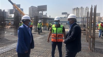 مساعد نائب رئيس هيئة المجتمعات العمرانية الجديدة يتفقد سير العمل بمنطقة مثلث ماسبيرو 