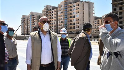 وزير الإسكان يتفقد منطقة الداون تاون بمدينة العلمين الجديدة