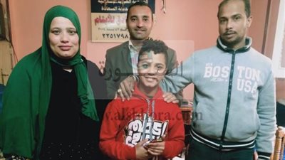 عودة الطفل رمضان التائه بعد اقامته بدار أيتام خمس سنوات إلى اسرته