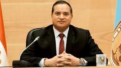 فريق طبي من المستشفى الجامعي بسوهاج يتوجهون لمستشفى العزل بإسنا