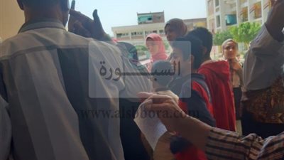 بالصور.. 50 جنيه للبحث بحضور 100 طالب.. مدير مدرسة في الإسماعيلية يجمع مبالغ مالية مقابل عمل أبحاث
