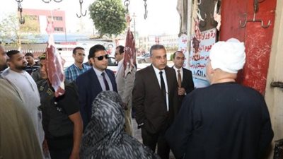 هام| محافظ سوهاج فى جولة تفقدية مفاجئة على محلات الجزارة : السلع الرئيسة متوافرة والالتزام بألاسعا