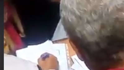 بـ 45 جنيه.. معلم يتحدى قرارات وزير التعليم ويبيع المشروعات البحثية لجميع المراحل التعليمية.. فيديو