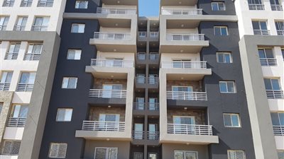 وزير الإسكان: مستمرون فى إنجاز المشروعات الجارى تنفيذها بالمدن الجديدة