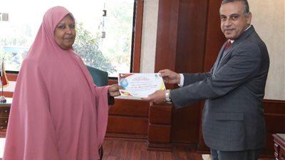 محافظ سوهاج يكرم الفائزات بمسابقة 