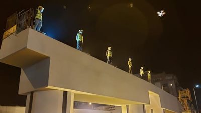 وزير الإسكان: تركيب الكمرات المعدنية لكوبري تقاطع محور ترعة الزمر مع شارع الهرم بمحافظة الجيزة