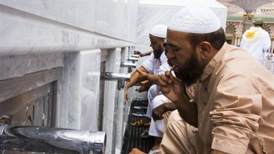 تقرير بريطانى: هل عادات وتقاليد المسلمين والاسلام وراء قلة الاصابة بكورونا؟