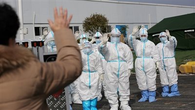 طبيب صيني يحدد معايير التعافي من كورونا