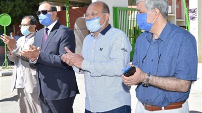 جامعة  سوهاج تستقبل الفريق الطبي العائد من مستشفى العزل بإسنا 