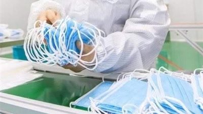 إنتاج وتصنيع 20 الف كمامة طبية لتوزيعها مجانا على طلبة وطالبات الكفاية الإنتاجية 